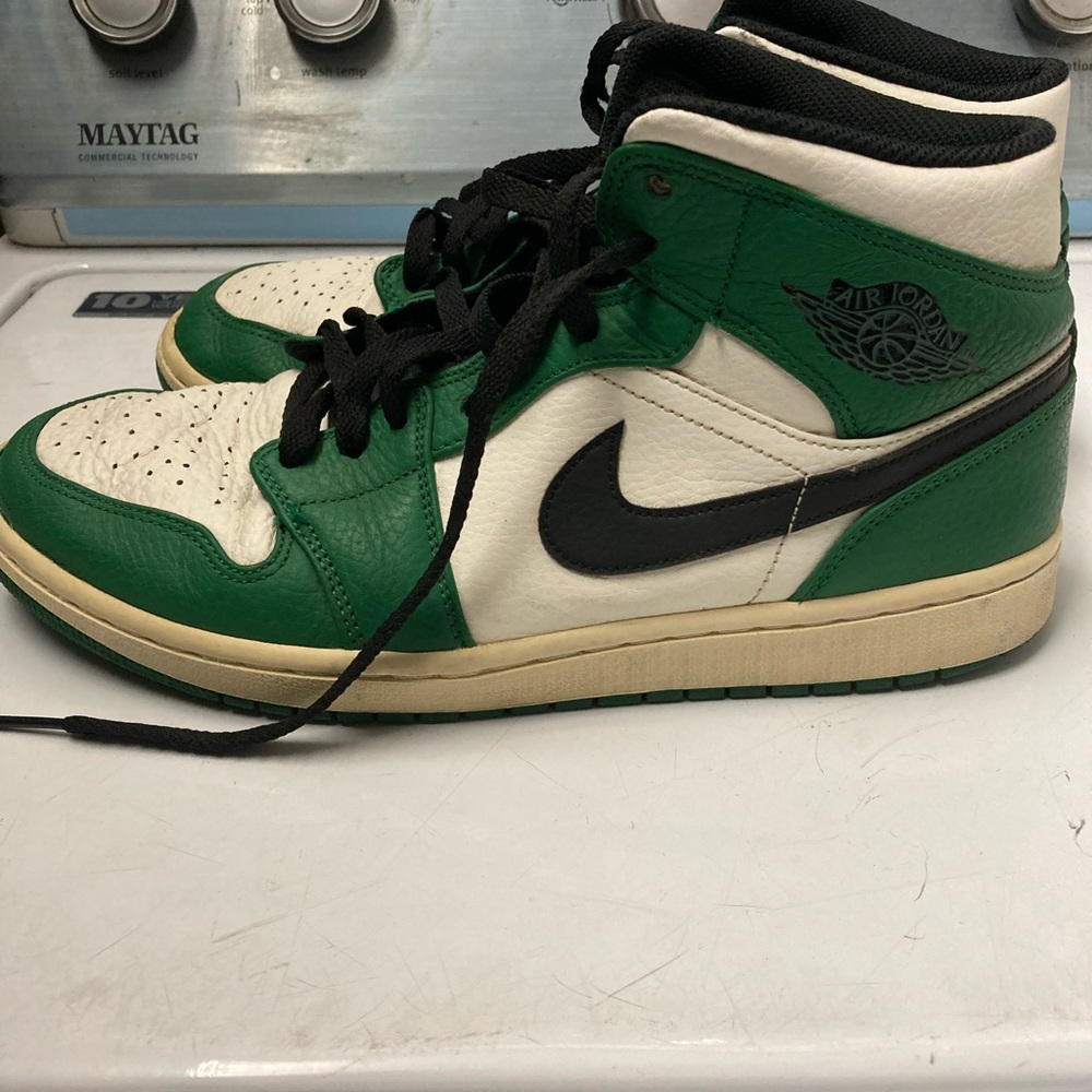 Jordan 1 Mid Pine Green